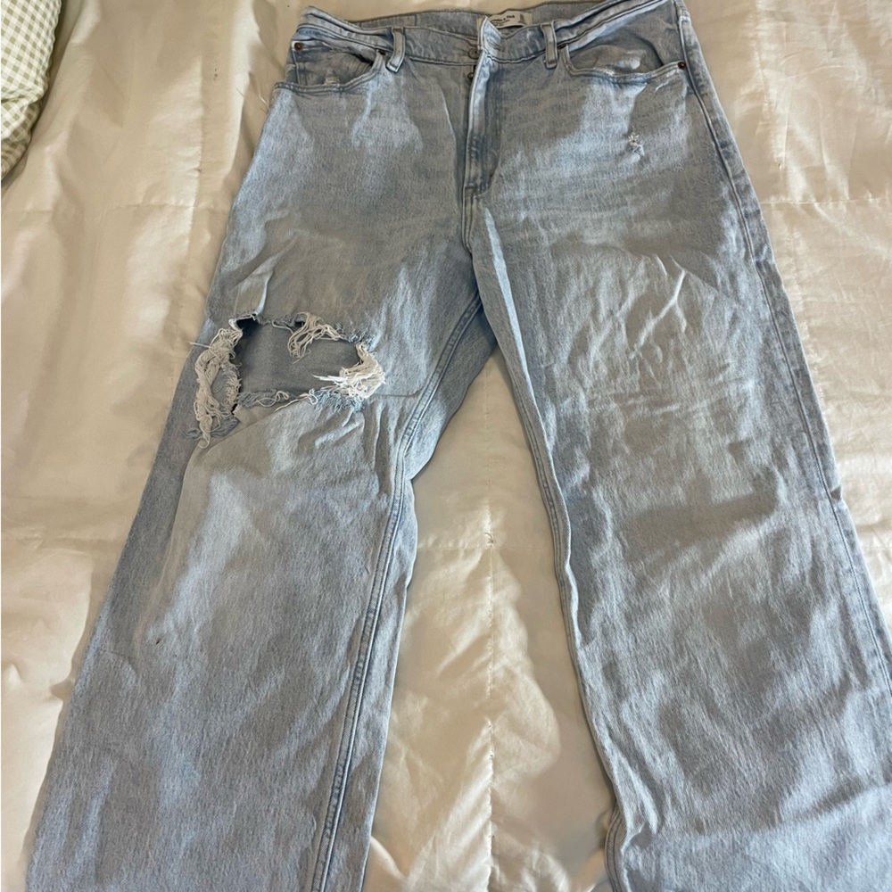 Abercrombie & Fitch The 90s Relaxed Jean High Rise